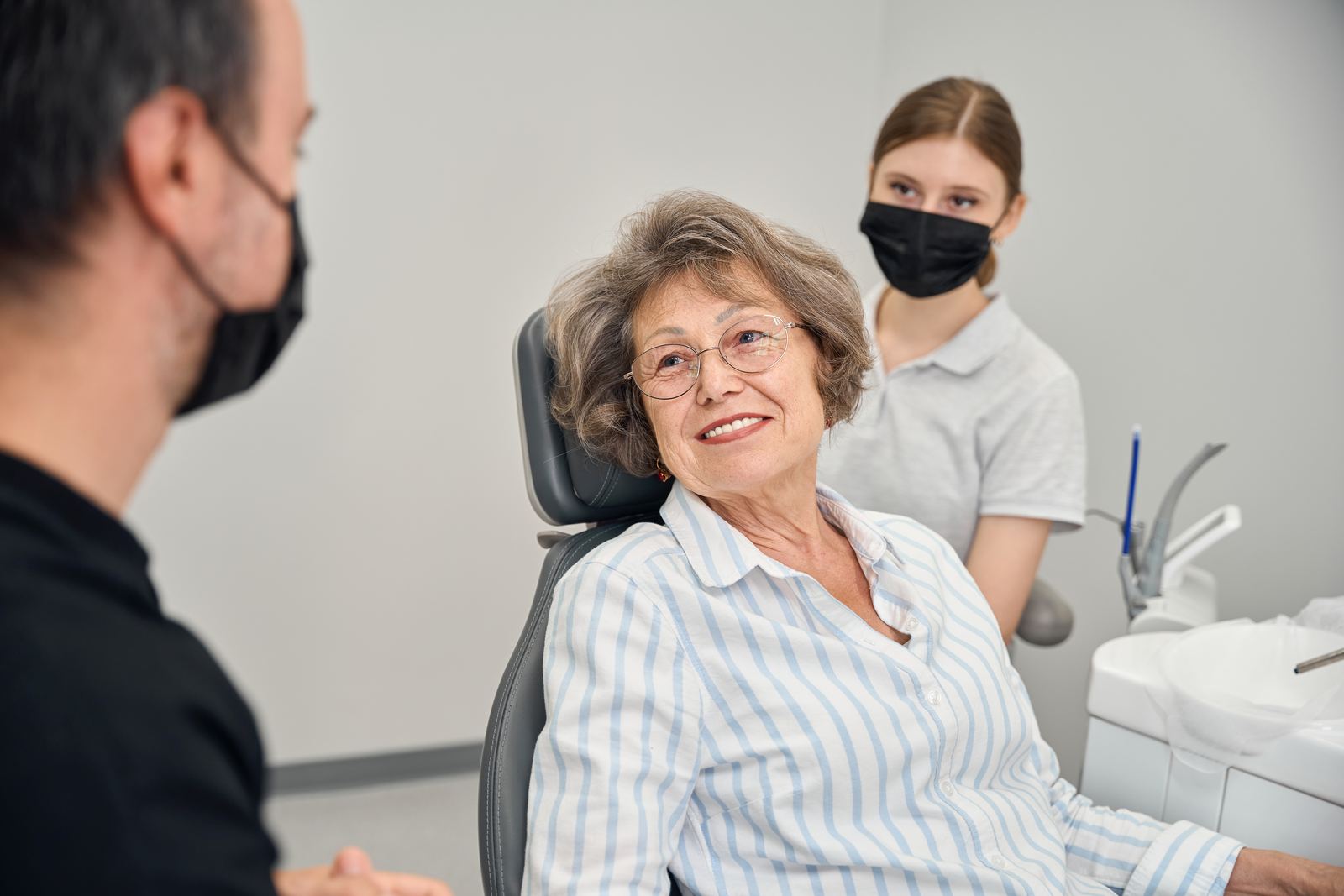 Implant vs Denture education at NOVA Implant & Perio Specialists